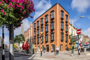 1st Floor Stylish 2-Bed Apartment